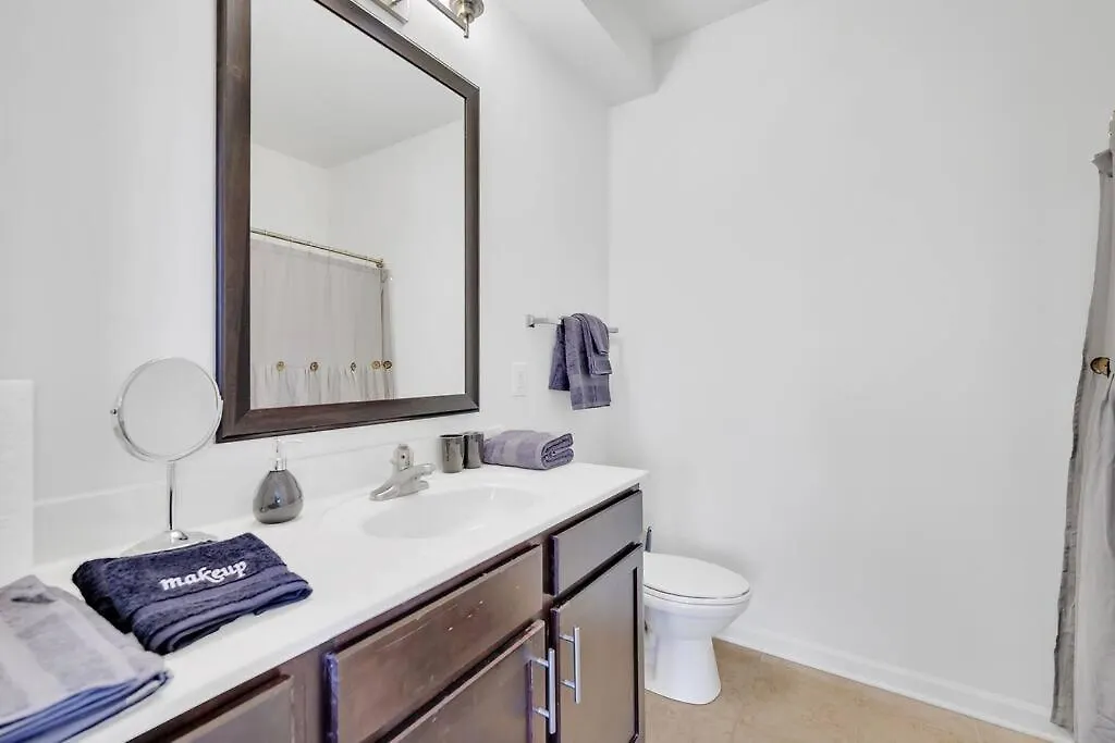 King Luxe Studio Near Shopping & Entertainment Charlotte